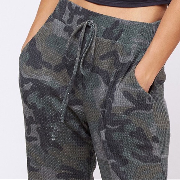 1 LEFT‼️ Camo Print Thermal Joggers - Picture 7 of 7